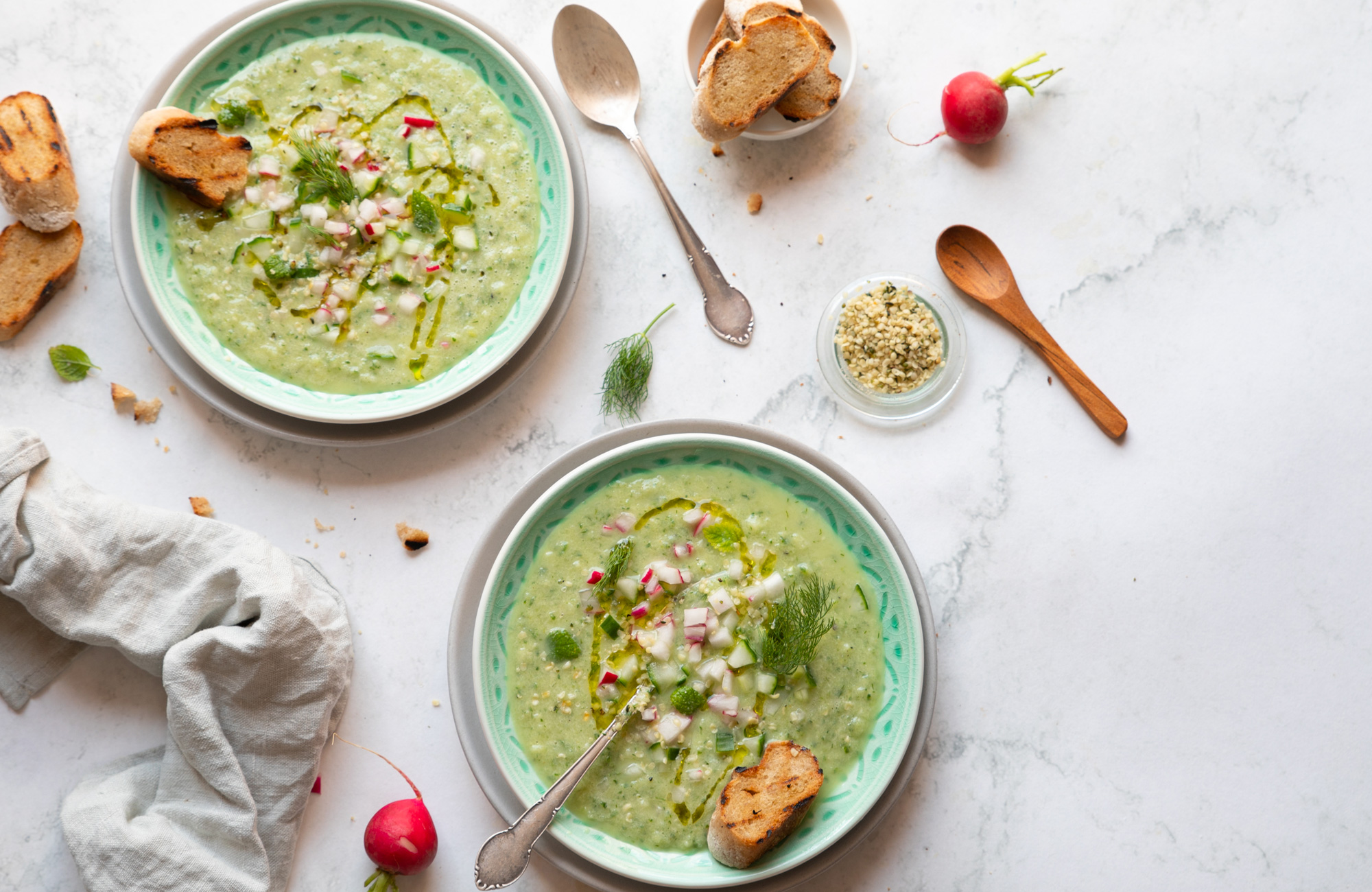 Kalte Gurkensuppe mit Radieschen - chiliandsweet